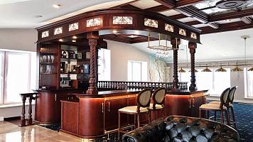 Бар в доме из массива ясеня